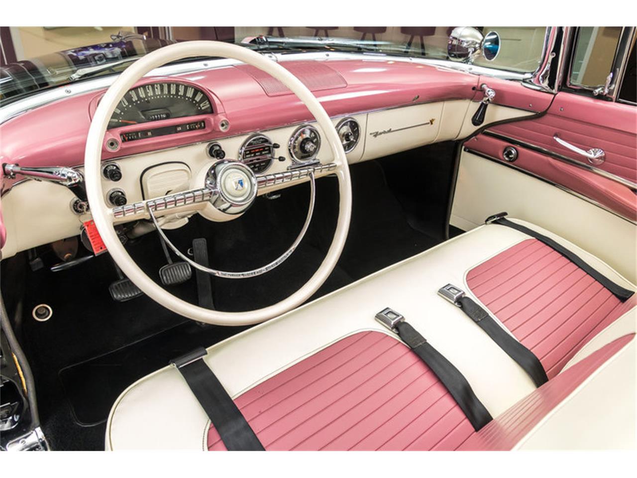 13650629-1955-ford-fairlane-std