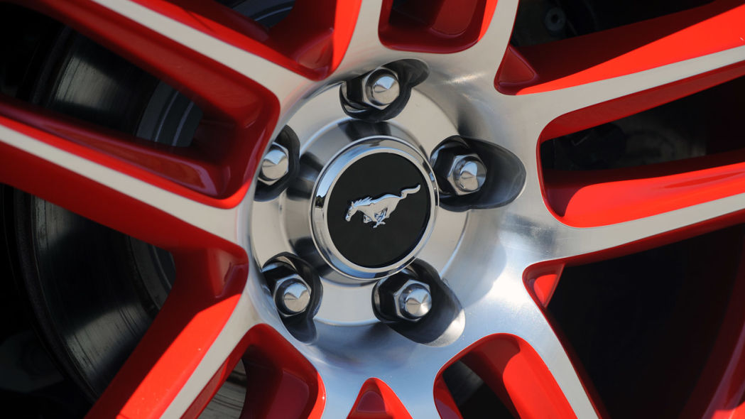 33-ford-mustang-boss-302-laguna-seca