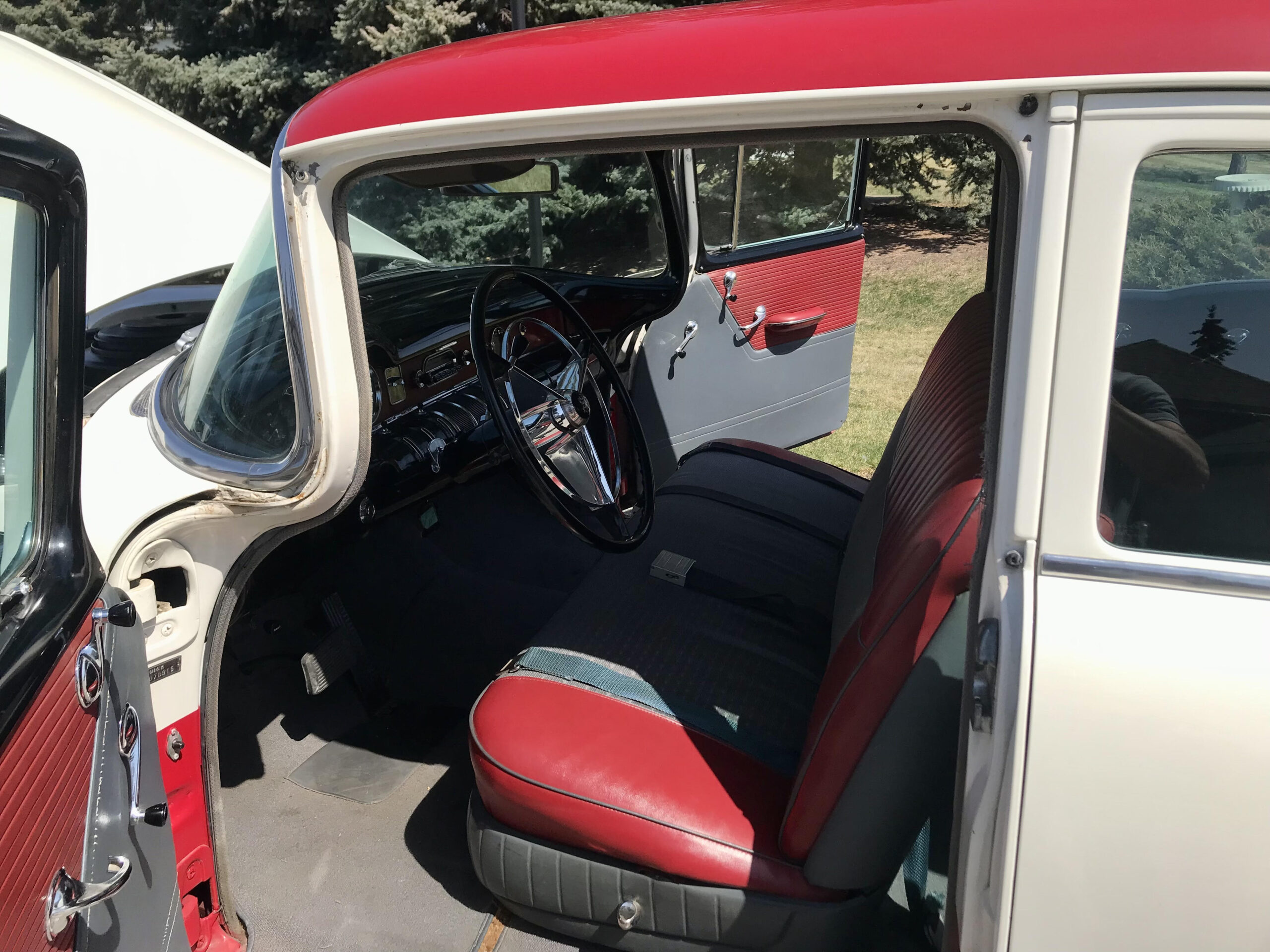 20230502-55-B-front-seat-in-sun_-shows-floor-mat