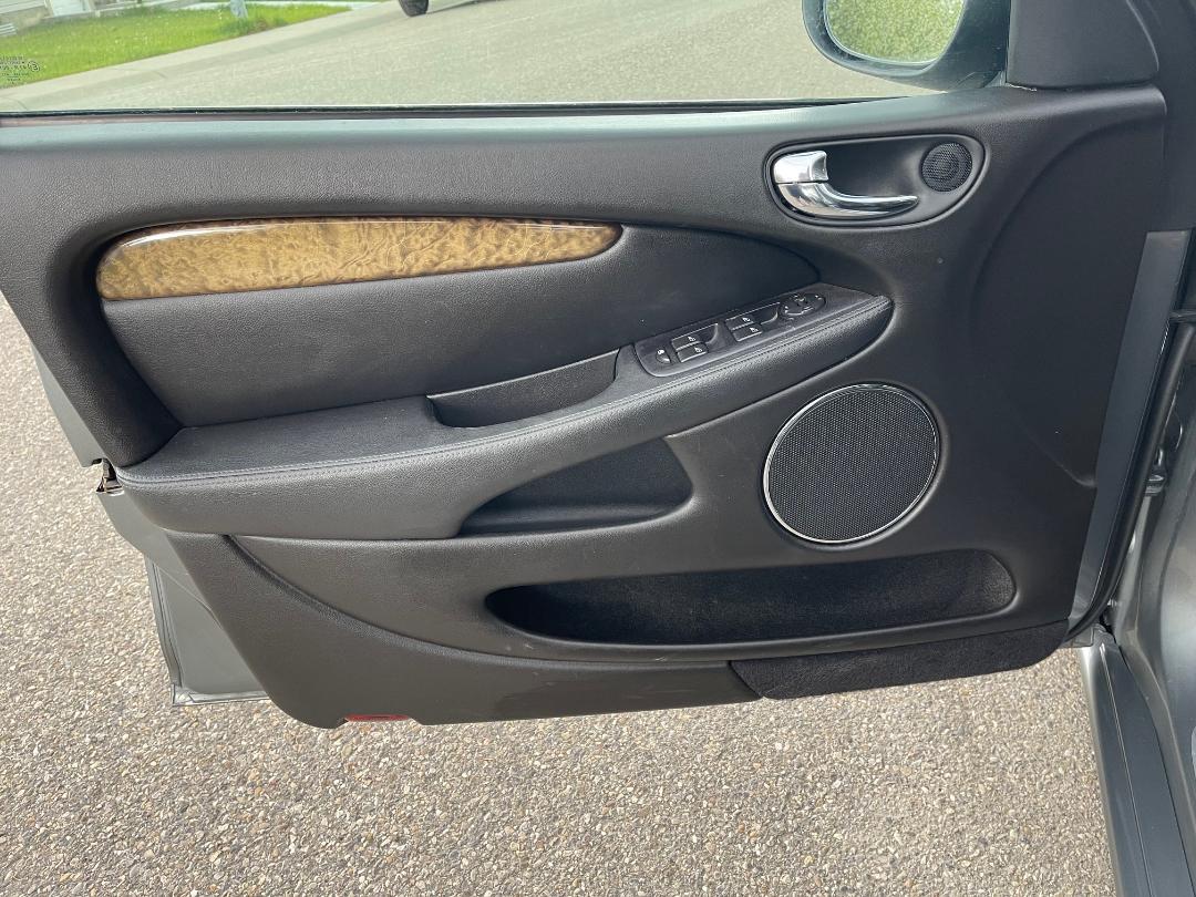 Jaguar Door Panel Driver Markian Andrusyshyn 2025-05-21